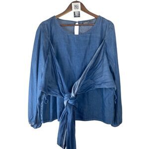 SoHo Blue Tie-Front Blouse// L